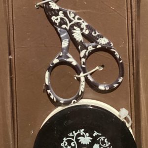 Unique Sewing - scissors with measuring tape