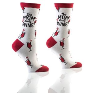 Women’s- this mom needs wine